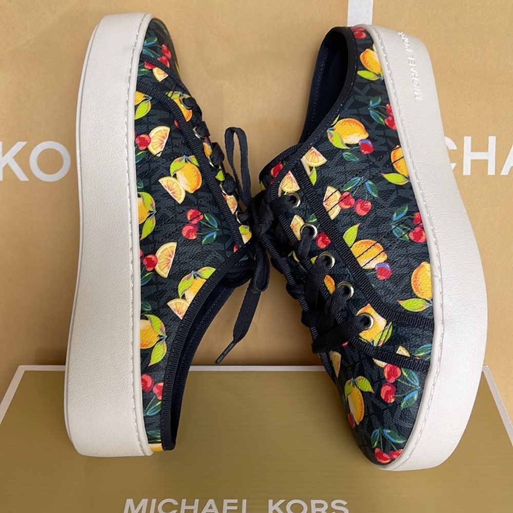 Michael Kors POPPY SLIDE SNEAKERS
FRUIT PAINT MK SIG SM
49T4POFP1Q Platforms - Picture 9 of 16